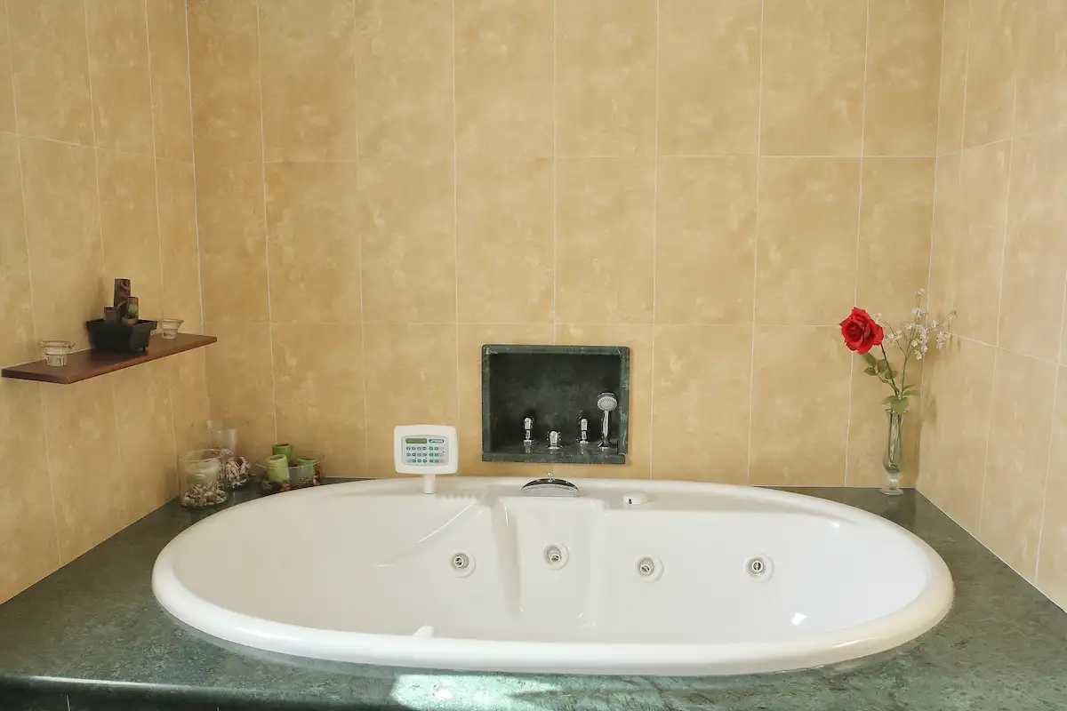 Marble bathtub